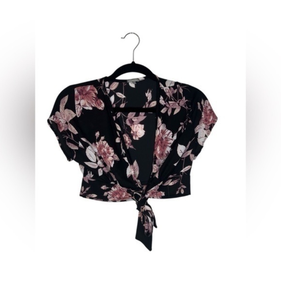 Charlotte Russe floral tie front crop top♥️ - Picture 1 of 4